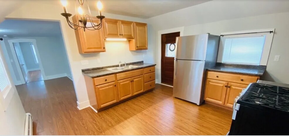 Building Photo - 197 Main St