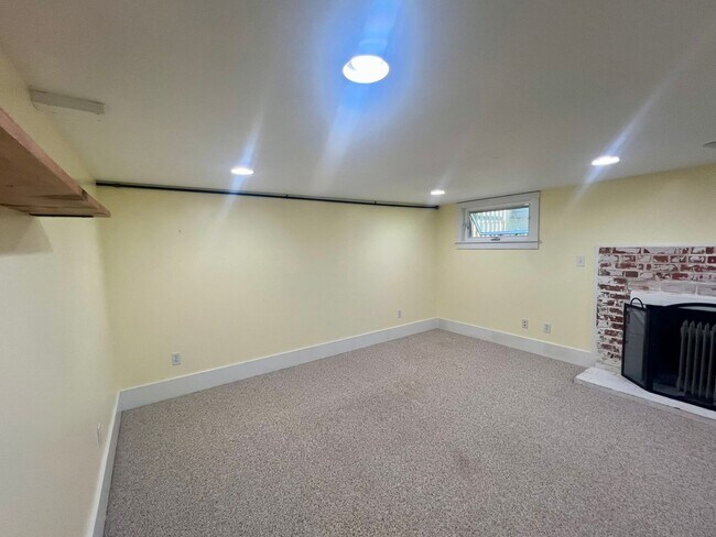 Building Photo - Updated 1920s 4BD