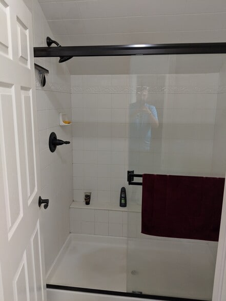 Main Master Bedroom bath - 4545 S. Monaco St. Unit 127