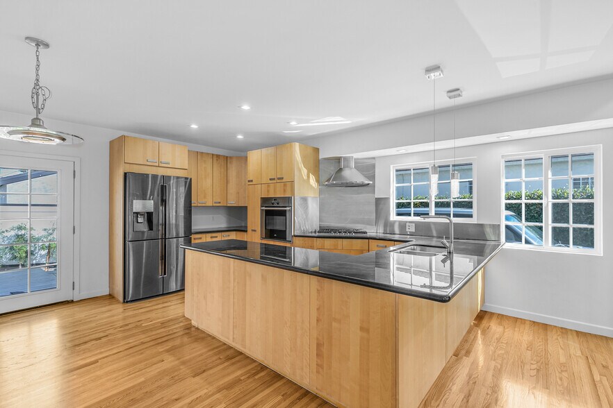 Building Photo - 3620 Tuller Ave