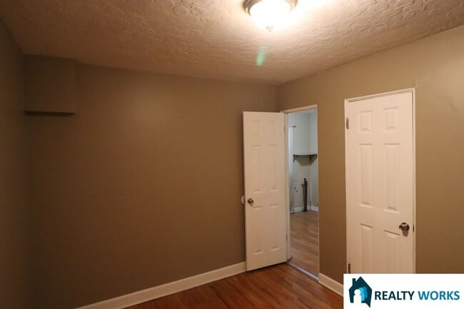 Building Photo - Enchanting Three Bed One and a Half Bath