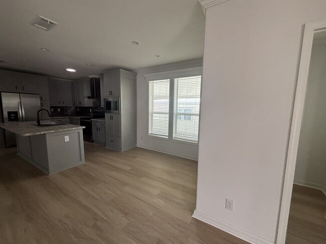 Building Photo - 980 E Nogoya Ave