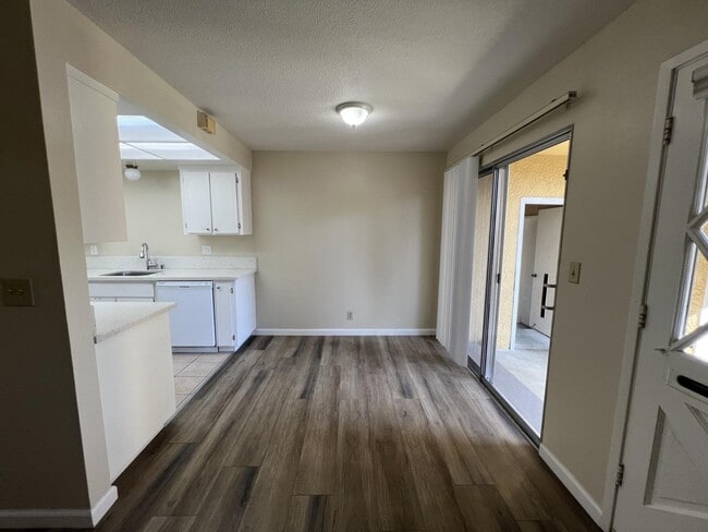 Building Photo - 1281 Saratoga Ave
