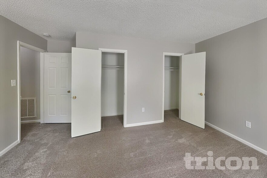 Building Photo - 7400 Palmetto Ct