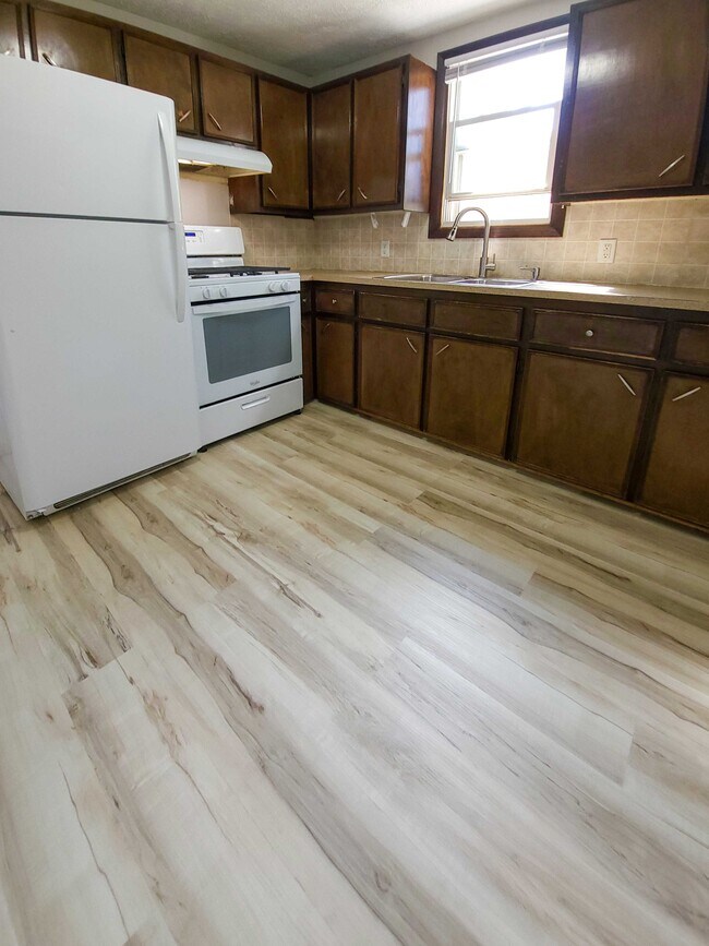 Primary Photo - 1027 35th St SW