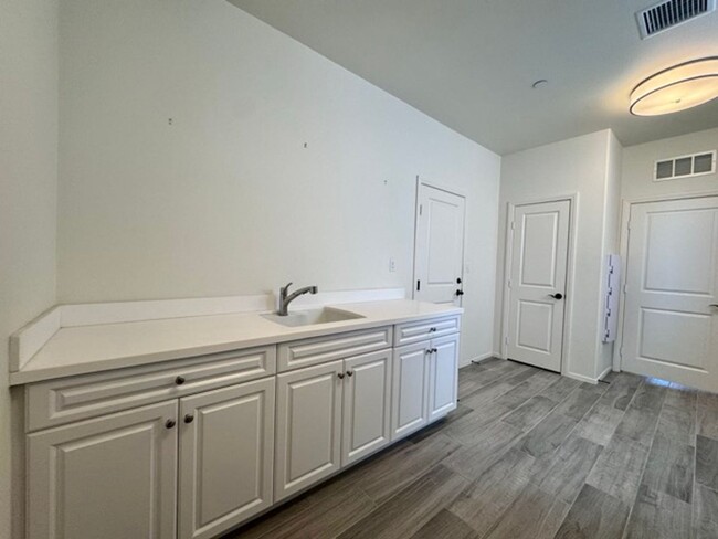 Building Photo - 4 bedroom single story Spencers Crossing h...