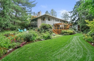 Building Photo - 4625 SW 42nd Pl