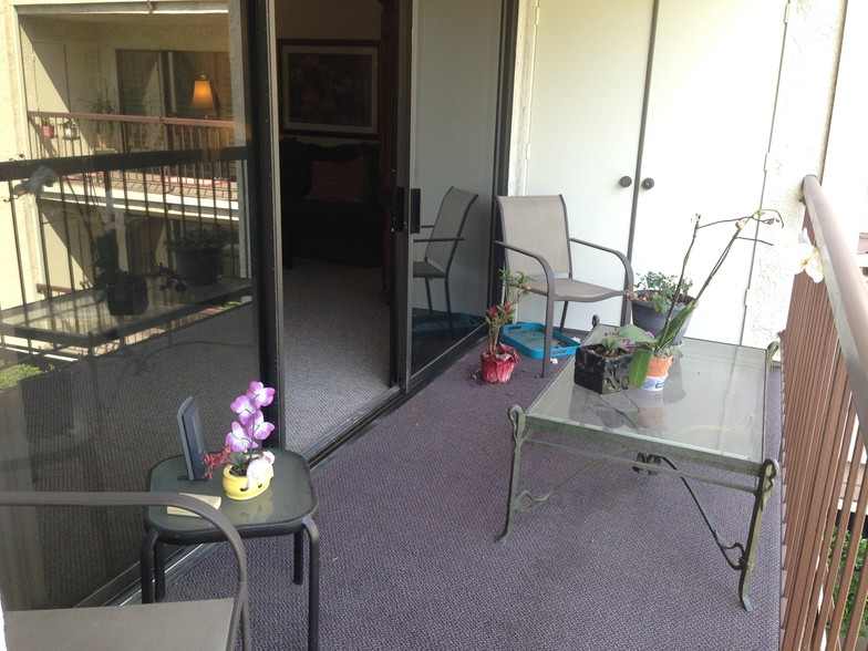 Front balcony w/ 2 storage closets - 13601 Del Monte Dr