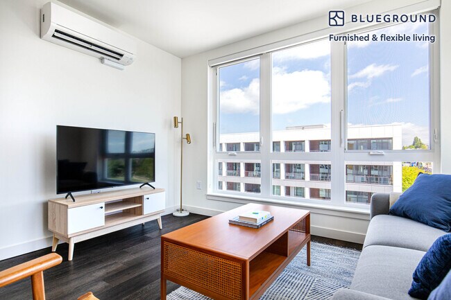 Building Photo - 118 Broadway E