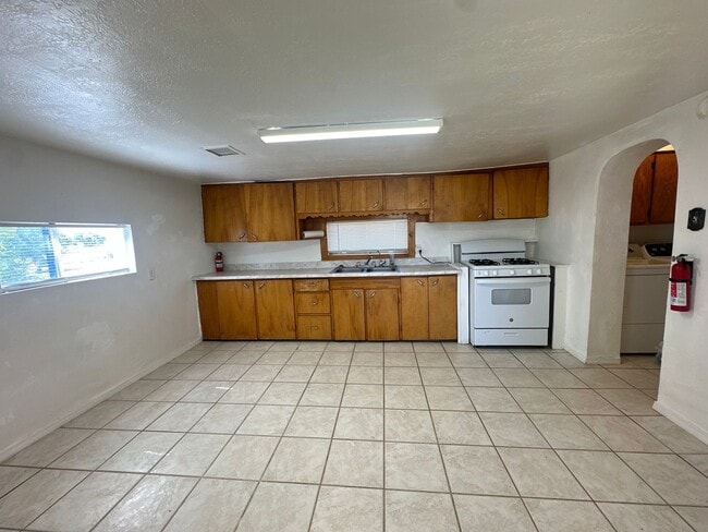 Building Photo - 2 bedroom 1 bathroom house for rent in Blanco