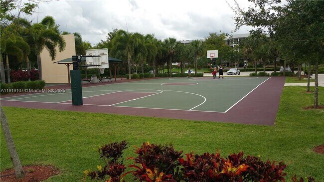 Building Photo - 2950 N Palm Aire Dr