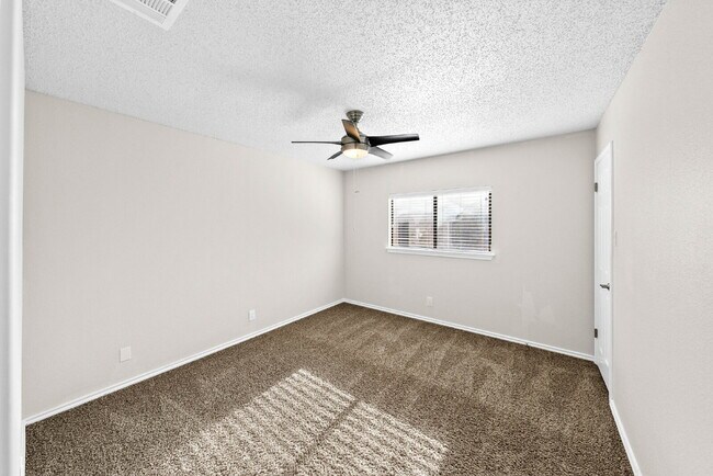 Building Photo - Spacious & Thoughtfully Updated 4-Bedroom ...