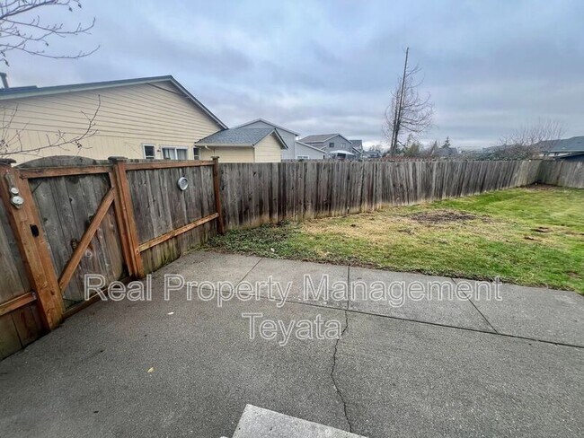 Building Photo - 902 S 22nd Ct