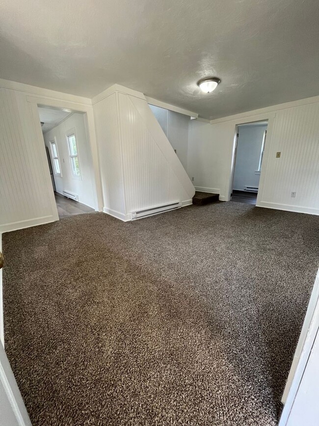 Building Photo - For Rent: Beautifully Renovated 3BR/2BA Si...