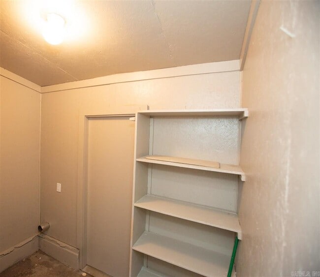 Building Photo - 9110 Woodford Dr