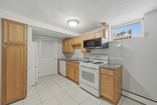 Building Photo - 1 Salem St