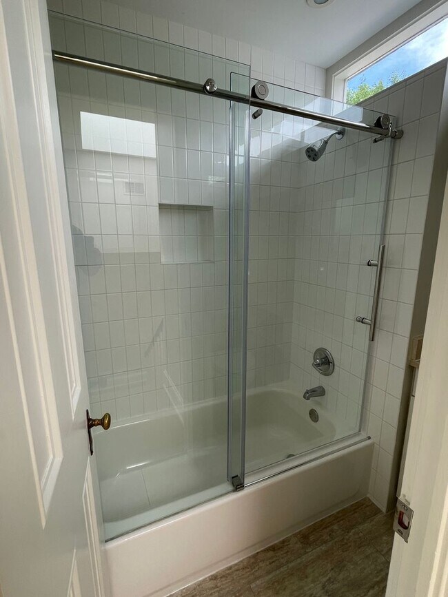 Building Photo - Georgetown Splendor with Garage Parking