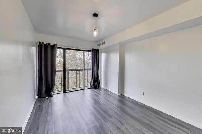 Building Photo - 1001 26th St NW