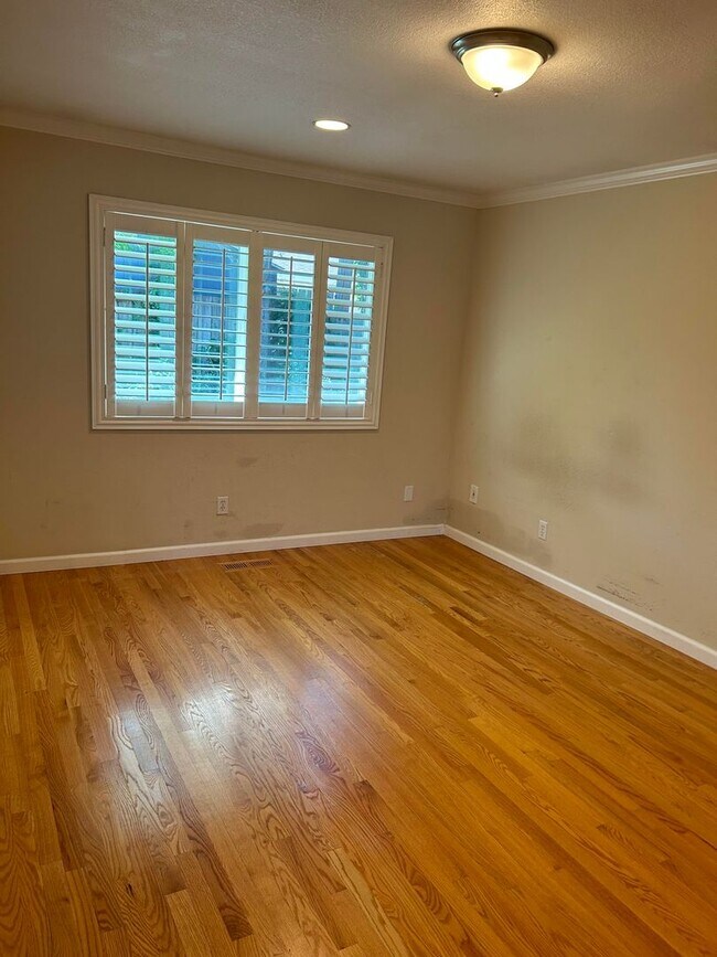Building Photo - Beautiful Home with multiple upgrades!