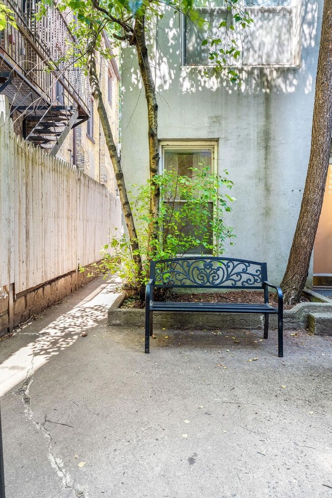 Building Photo - 135 Garden St