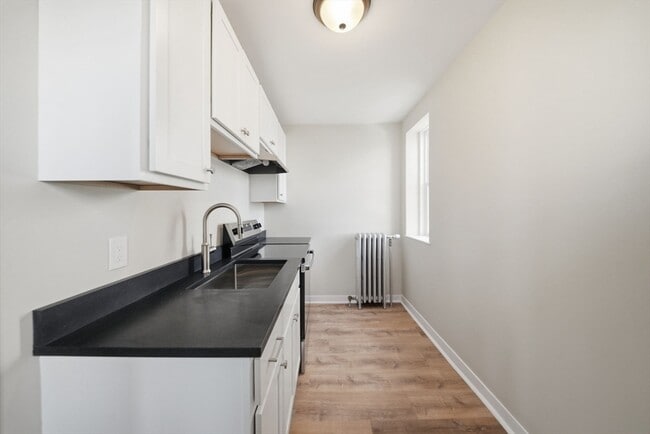 Building Photo - 41 Richardson Ave