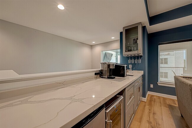 Building Photo - 909-A W 35th St