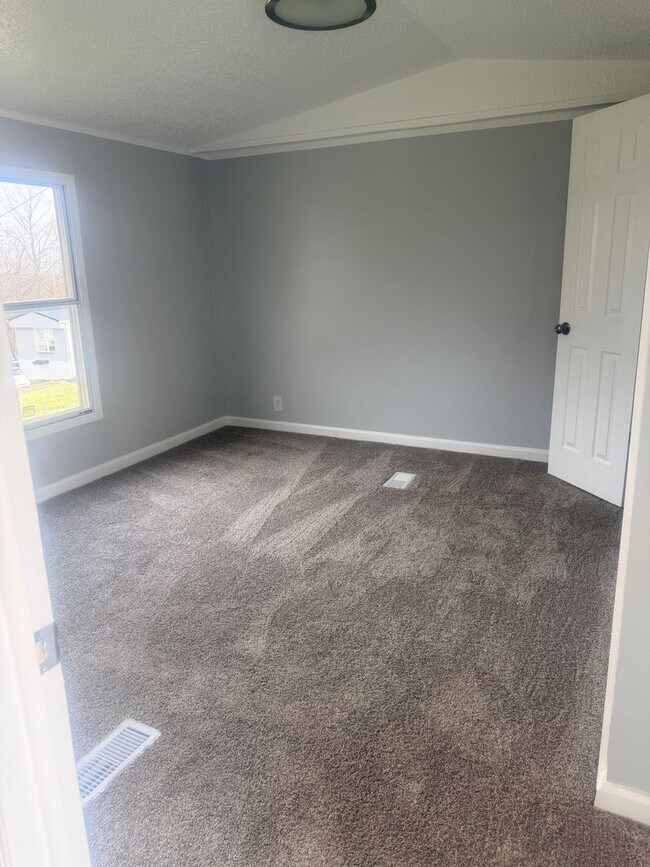 Building Photo - 125 Lindell Way