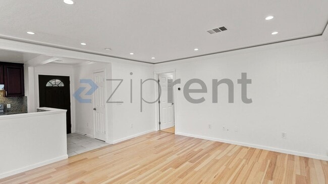 Building Photo - Unit