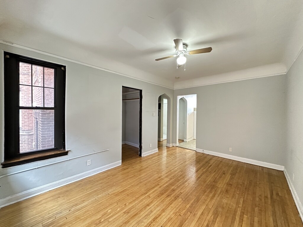 Building Photo - 4333 N Wolcott Ave