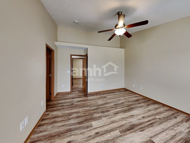 Building Photo - 1893 Sandy Lake Dr