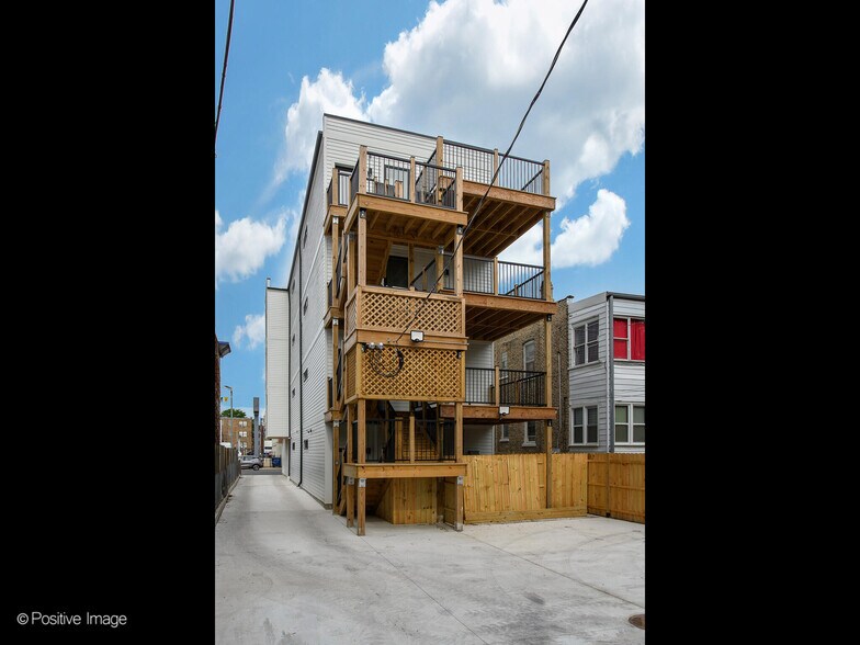 Building Photo - 4015 N Pulaski Rd