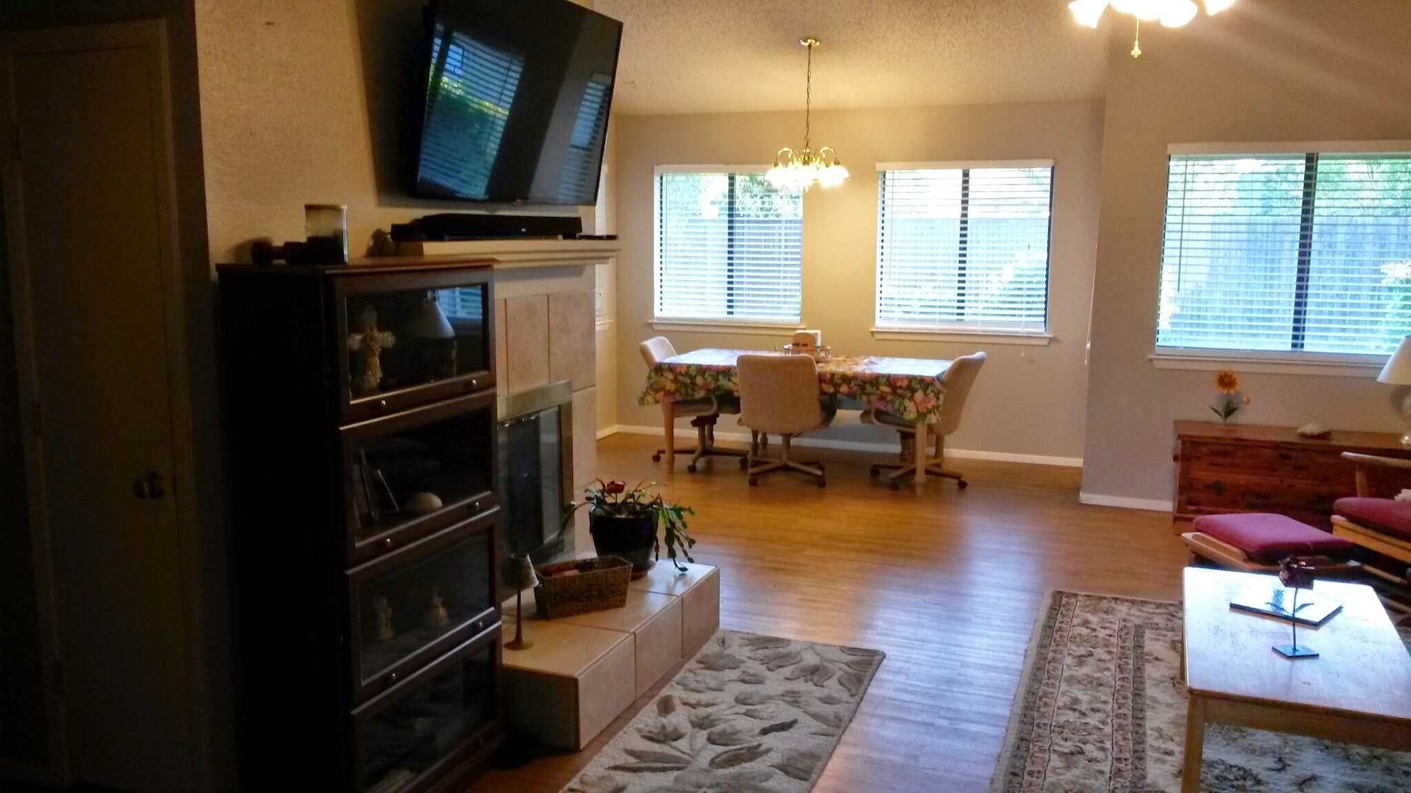 Building Photo - 3402 Meadowview Dr