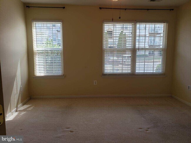 Building Photo - 21855 Locomotive Terrace