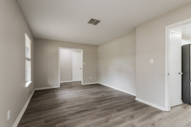 Building Photo - 25106 Lynbriar Ln