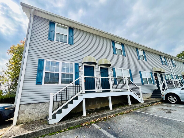 Interior Photo - Laurel Brook Community