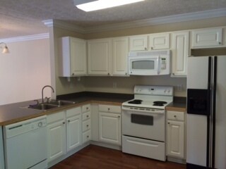 Building Photo - 2/2 1/2 Condo on Westside available mid July