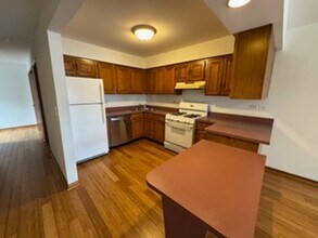 Building Photo - Rogers Park Apts for Rent!