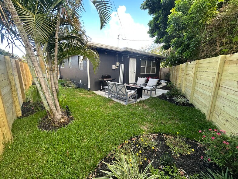 Building Photo - 2121 Parker Ave