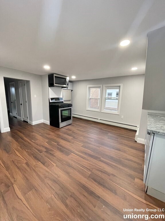 Building Photo - 86 Homes Ave