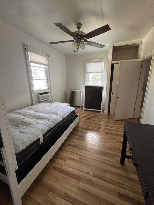 Building Photo - 6 S Lake Ave