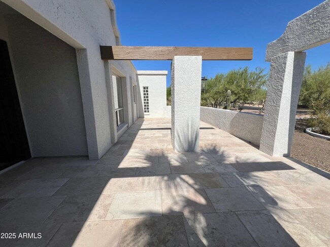 Building Photo - 4847 E Calle de Las Estrellas Rd