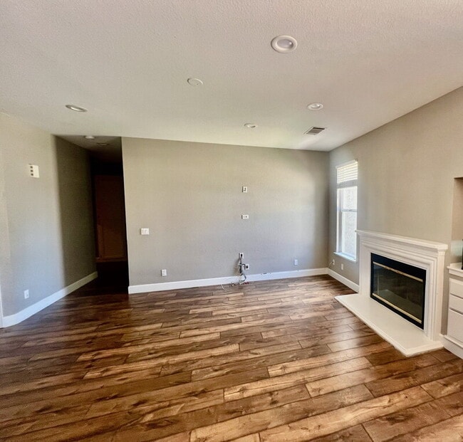 Building Photo - 1605 Paseo Flores Dr