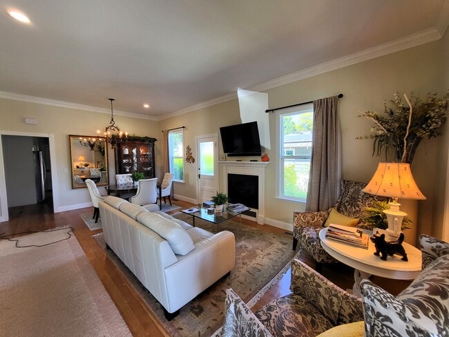 Building Photo - 119 Commercial St