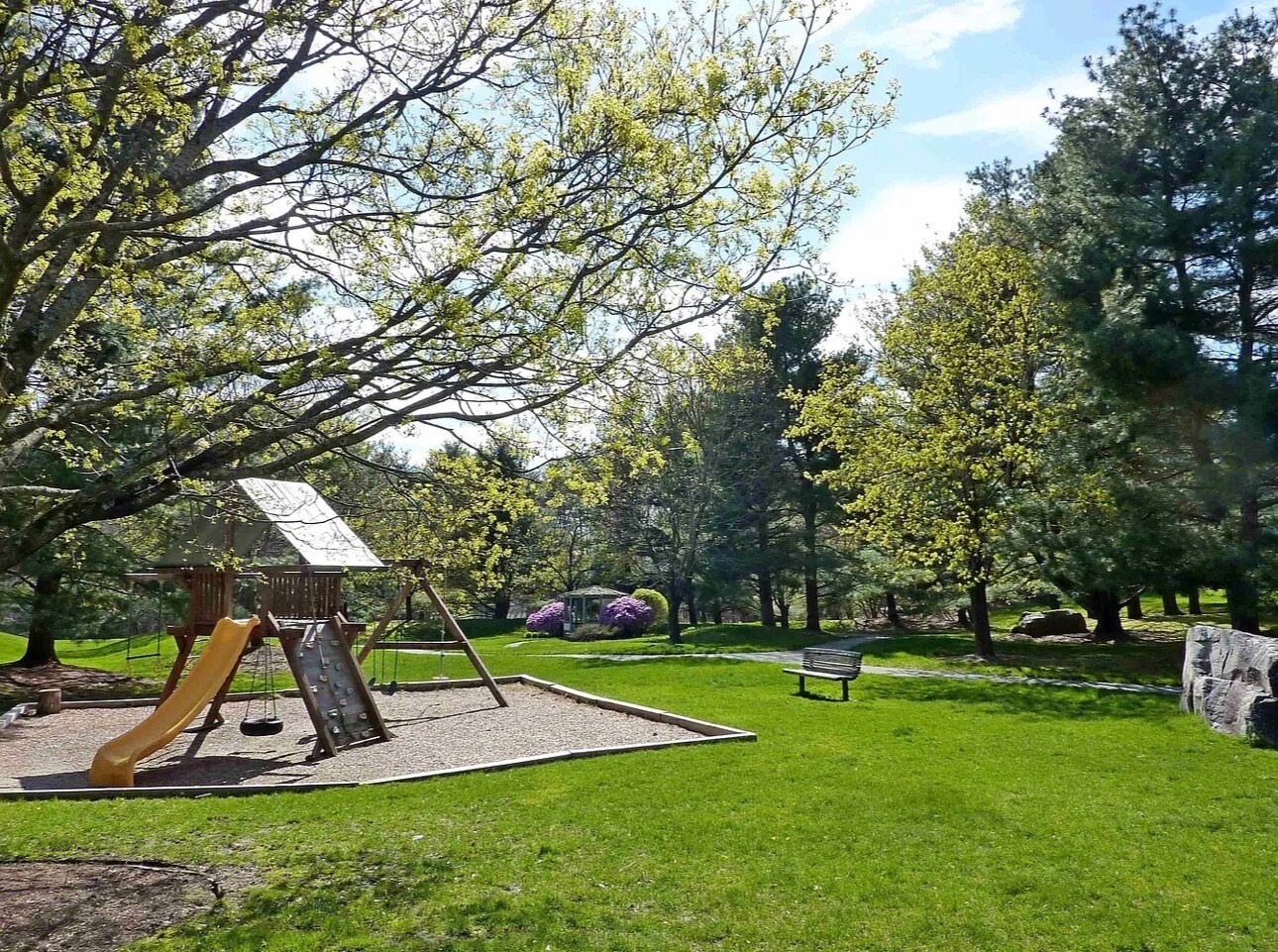 Building Photo - 12 Ledgewood Hills Dr