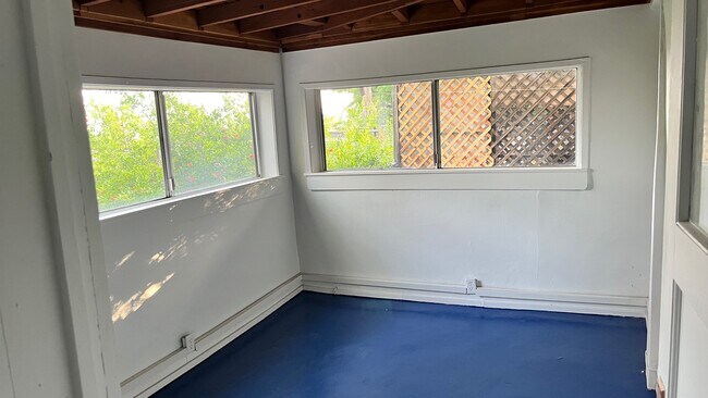 Front bedroom - 1472 Silverwood Dr
