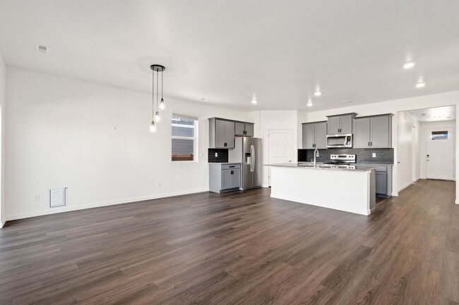 Building Photo - 5000 Alur St