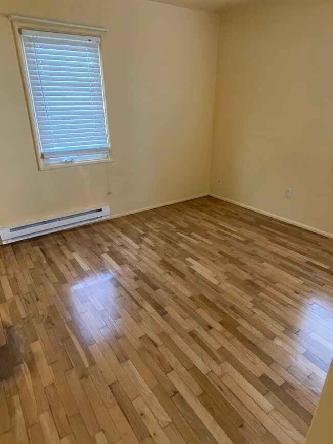 Building Photo - 4813 S Pine St