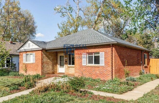 Building Photo - 1610 Xanthia St