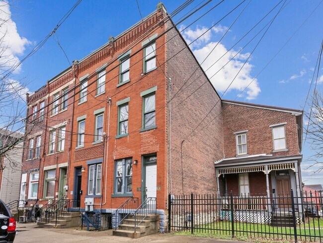 Building Photo - Brand New Remodel - 4BR / 2BA Home in Manchester - In-Unit Laundry, Convenient Location - Availab...
