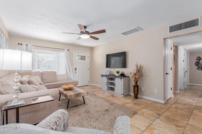 Building Photo - 7754 E Catalina Dr
